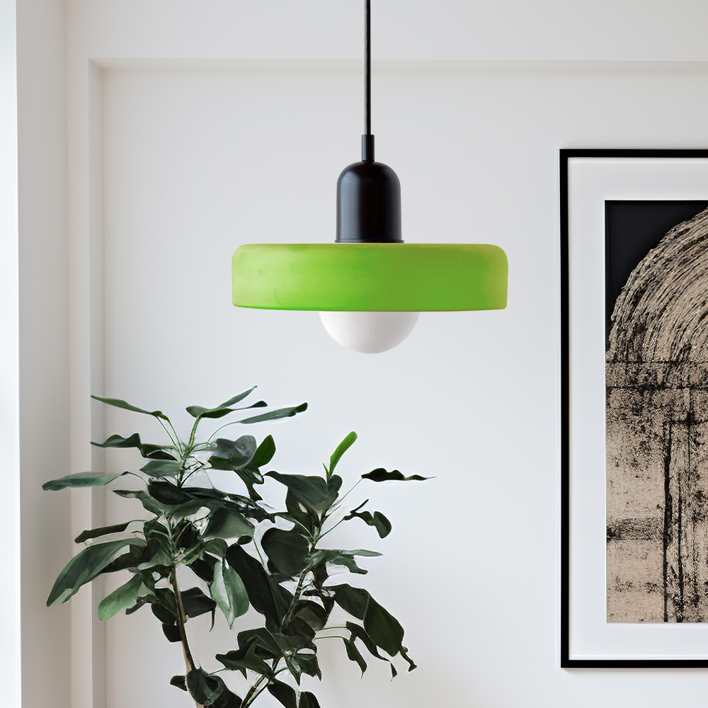 Lampa wisząca Bauhaus wykonana z kolorowego szkła