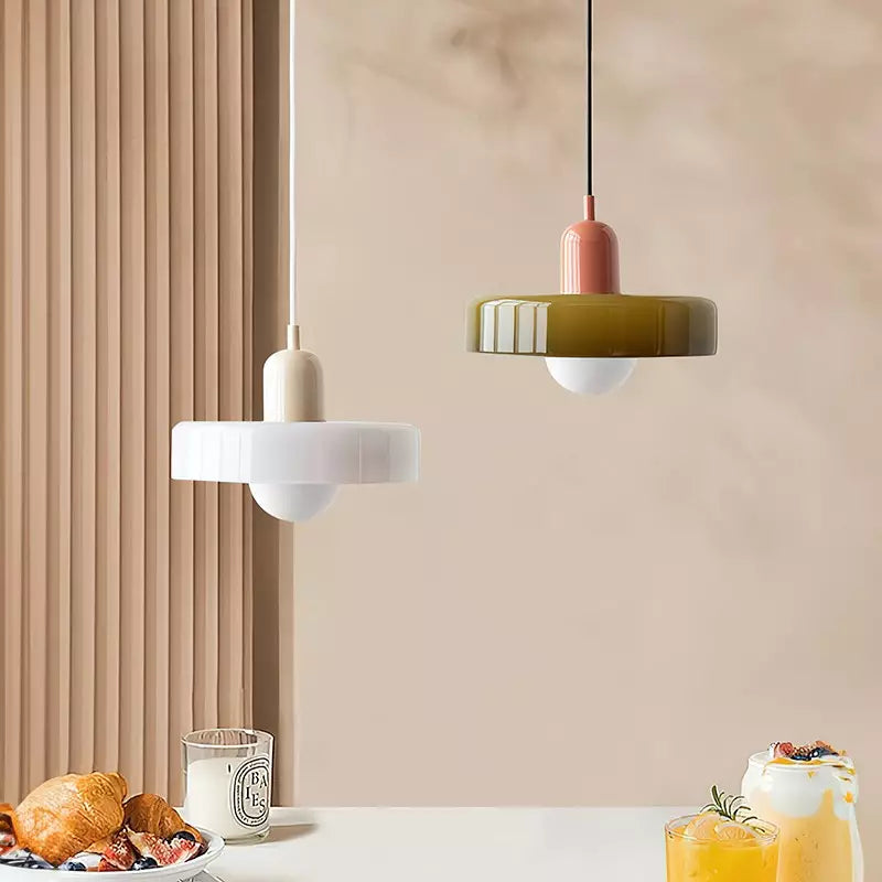 Lampa wisząca Bauhaus wykonana z kolorowego szkła