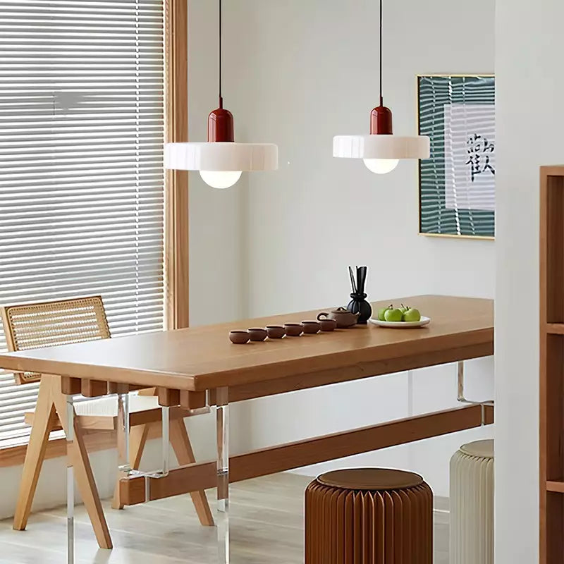 Lampa wisząca Bauhaus wykonana z kolorowego szkła