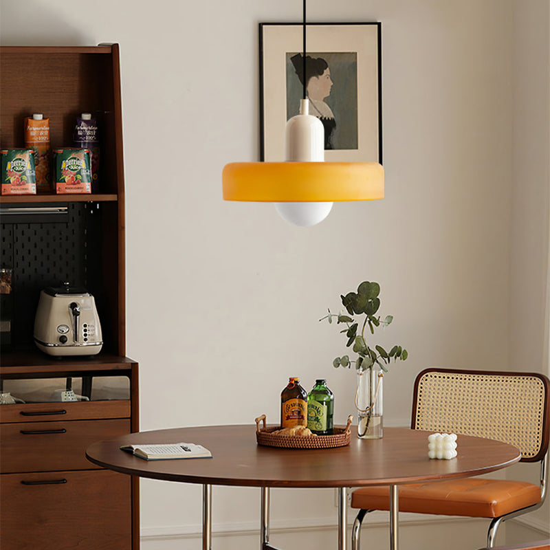 Lampa wisząca Bauhaus wykonana z kolorowego szkła