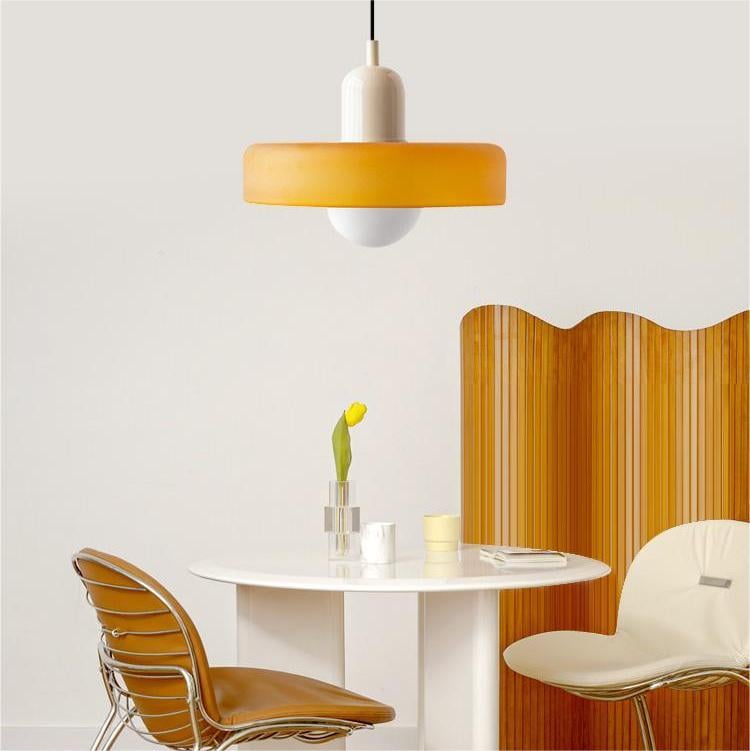 Lampa wisząca Bauhaus wykonana z kolorowego szkła