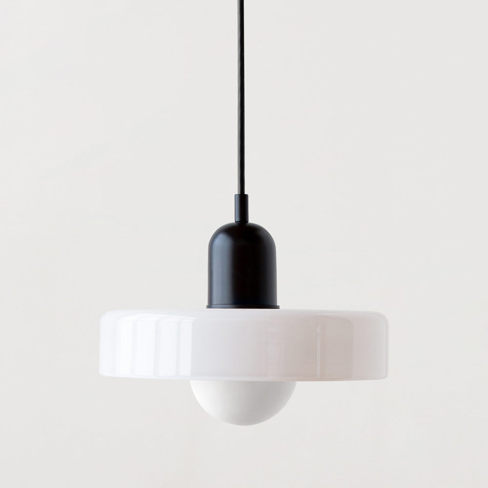 Lampa wisząca Bauhaus wykonana z kolorowego szkła