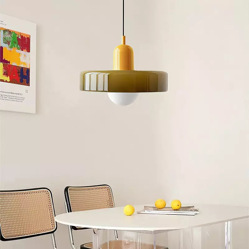 Lampa wisząca Bauhaus wykonana z kolorowego szkła