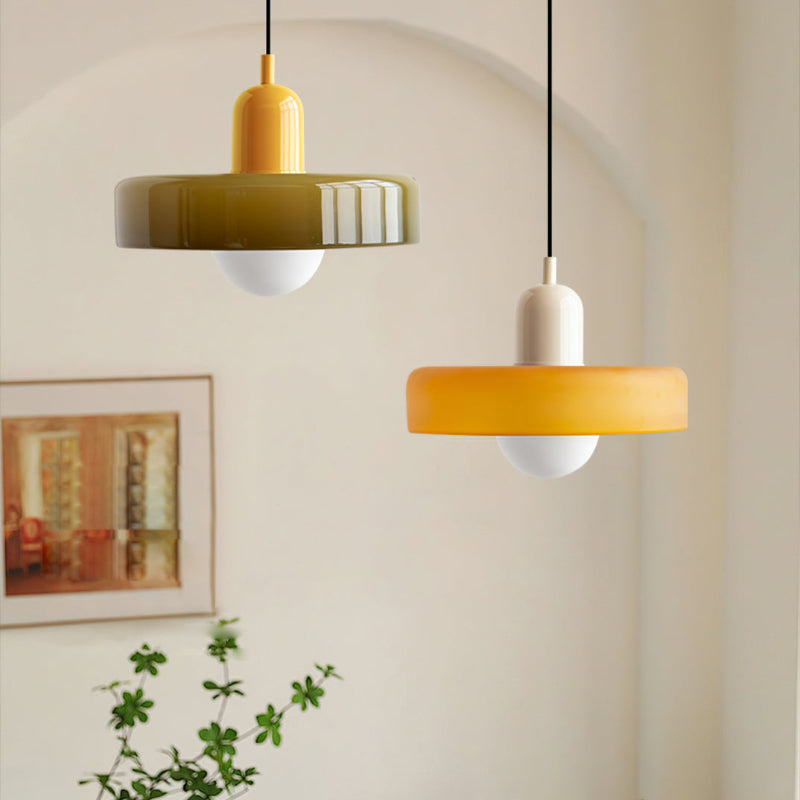 Lampa wisząca Bauhaus wykonana z kolorowego szkła