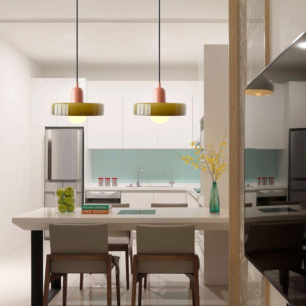 Lampa wisząca Bauhaus wykonana z kolorowego szkła