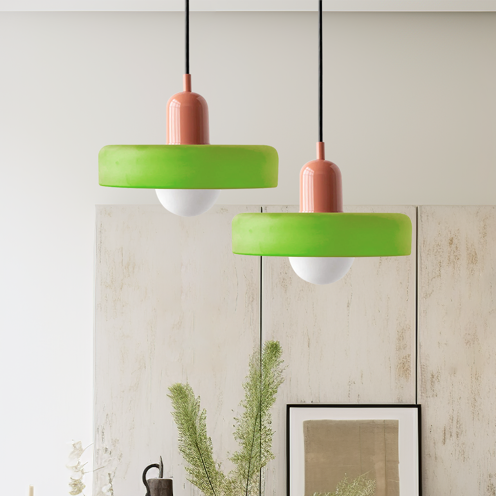 Lampa wisząca Bauhaus wykonana z kolorowego szkła