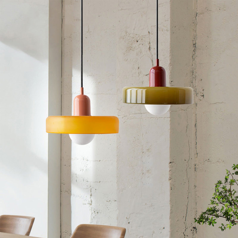 Lampa wisząca Bauhaus wykonana z kolorowego szkła